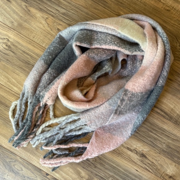 NWOT - Super Soft Long Winter Scarf - Picture 1 of 10
